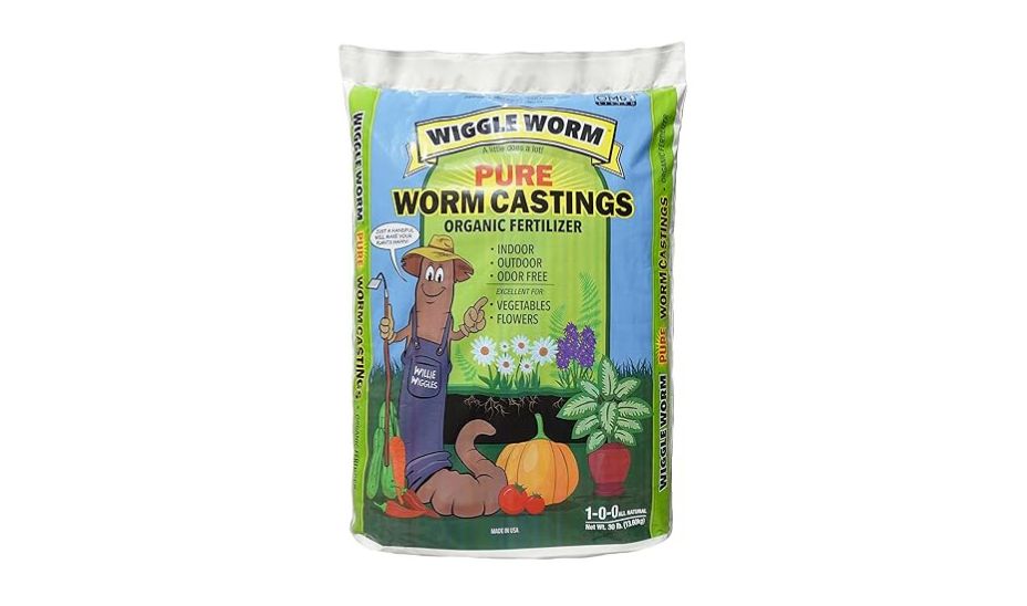 Bag of 100% Pure Organic Worm Castings Fertilizer, 30-Pounds, ideal for improving soil fertility and aeration for houseplants, vegetables, gardens, and more, OMRI-Listed and mineral-dense.